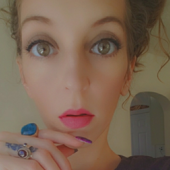 Meet your Posher, Anna - Picture 2 of 3